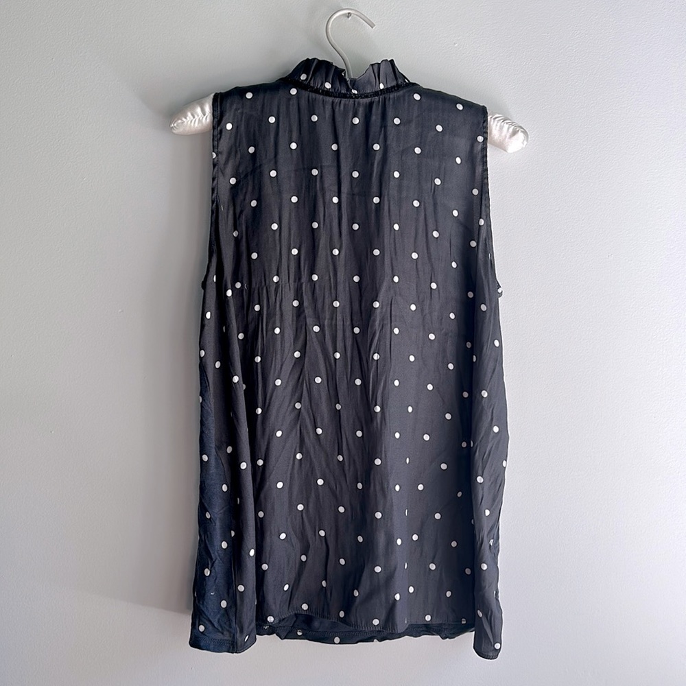 Loft Women’s Sleeveless Blouse size medium